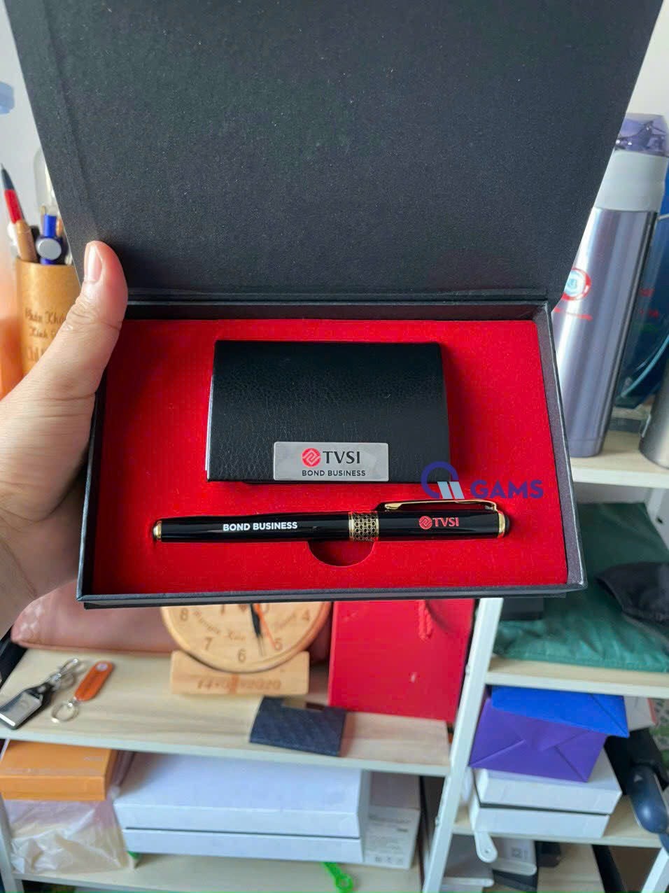 mẫu hộp cứng nam châm đựng quà tặng bút và hộp card