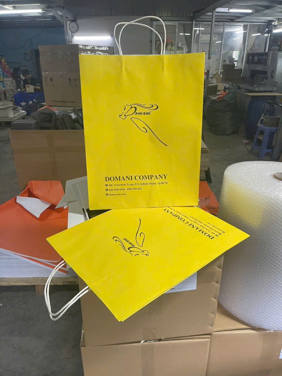 túi giấy kraft 120gsm in màu vàng